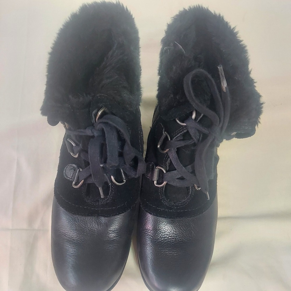 G.H. Bass & Co. Suzane Black Leather Fur Winter Lace Up Boots Women's Size‎ 8 M